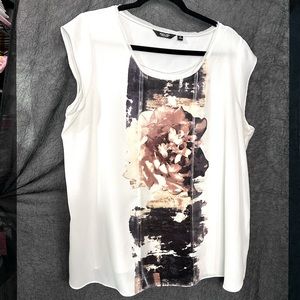 Simply Vera Wang white blouse  pattern in dark colors is  a Swede like texture